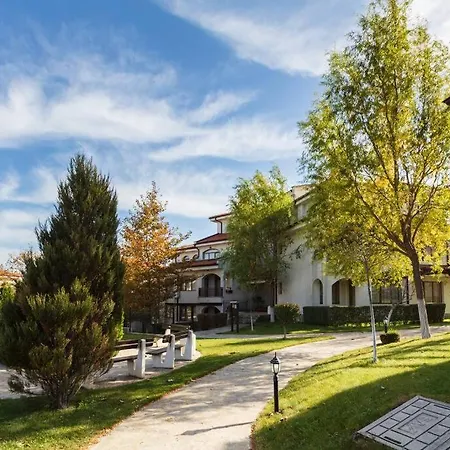 Lovely In Peaceful Family Near To Nesebar Apartament